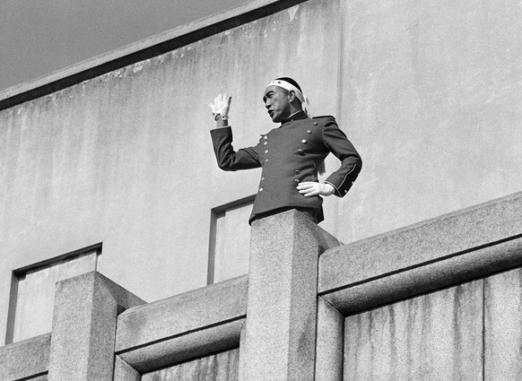 epa08840338 This picture shows novelist Yukio Mishima giving a speech to military personnel before commiting suicide at the Ground Self-Defense Force&#039;s Ichigaya headquarters in Tokyo, Japan, 25 N ...