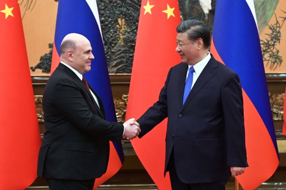 Mikhaïl Michoustine et Xi Jinping.