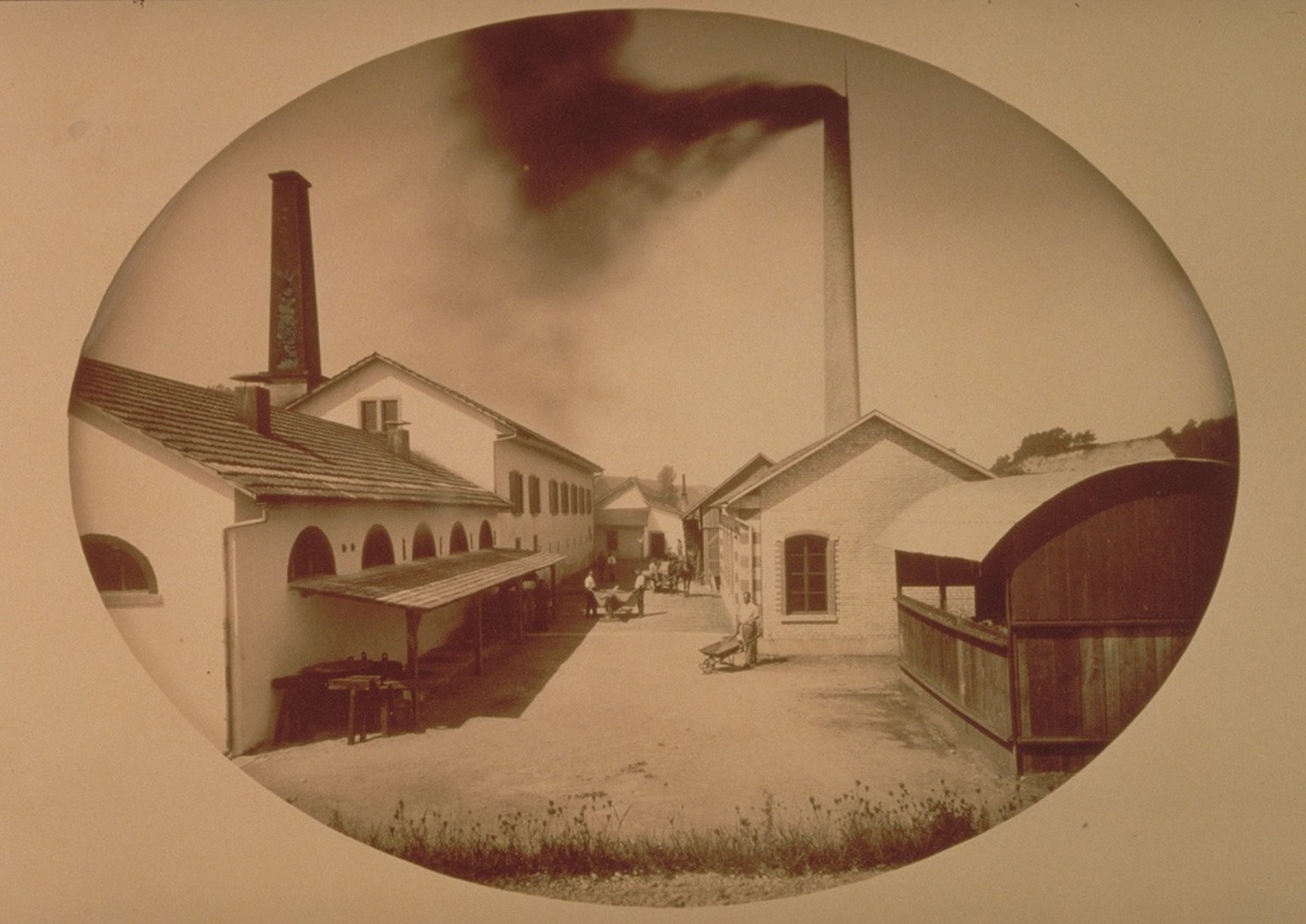 L’industrialisation modifia également les habitudes alimentaires de la société. Vue d’une fabrique de tissus à Neu-Pfungen.