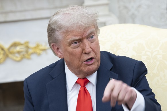 epa12158285 US President Donald Trump speaks during a meeting with German chancellor at the Oval Office of the White House in Washington, DC, USA, 05 June 2025. EPA/CHRIS KLEPONIS / POOL