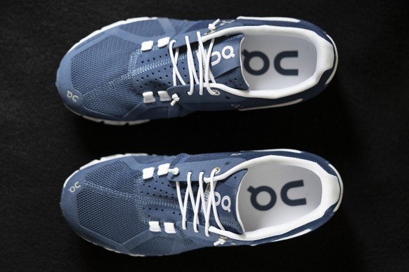Turnschuhe der Schweizer Sportmarke On, fotografiert am 26. August 2021 in Zuerich. (KEYSTONE/Gaetan Bally)