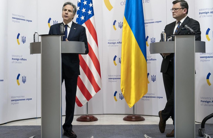 Antony Blinken en conférence de presse avec Dmytro Kuleba, ministre ukrainien des affaires étrangères. 