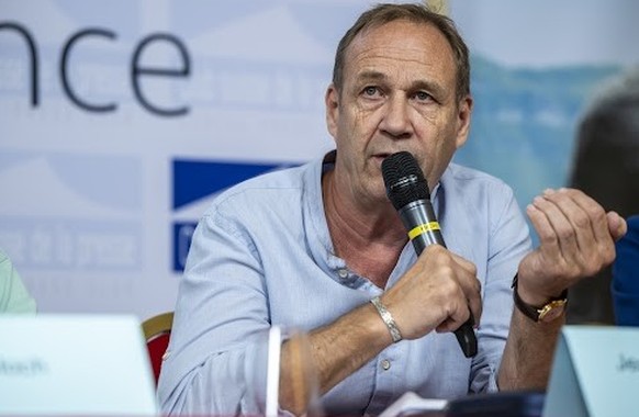 Jean-Philippe Ceppi, Producteur, Temps Present (RTS) et membre investigativ.ch, s&#039;exprime, lors d&#039;une conference de presse, ce mercredi 22 juin 2022 a Geneve. A l&#039;invitation du Club sui ...