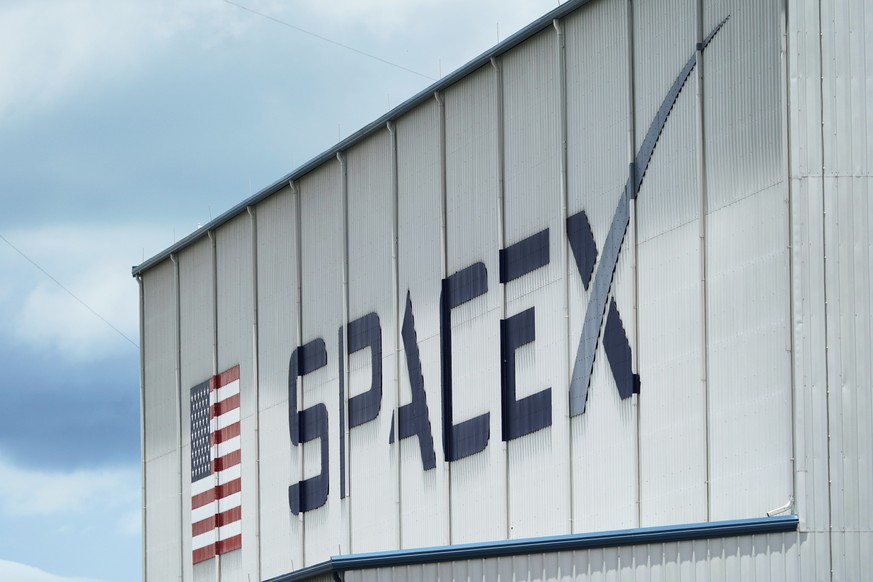 FILE - The SpaceX logo is displayed on a building, Tuesday, May 26, 2020, at the Kennedy Space Center in Cape Canaveral, Fla. (AP Photo/David J. Phillip, File)
Space X,Falcon 9