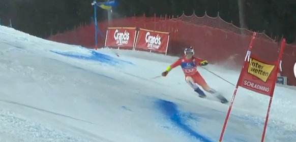 Marco Odermatt à l&#039;oeuvre lors du second run du géant de Schladming.