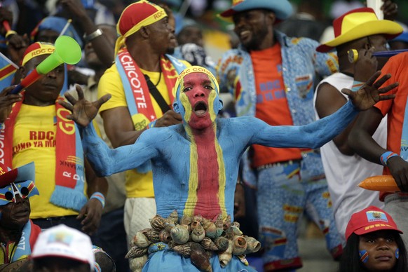 Die Fans des Kongos: farbenfroh und sehr euphorisch.