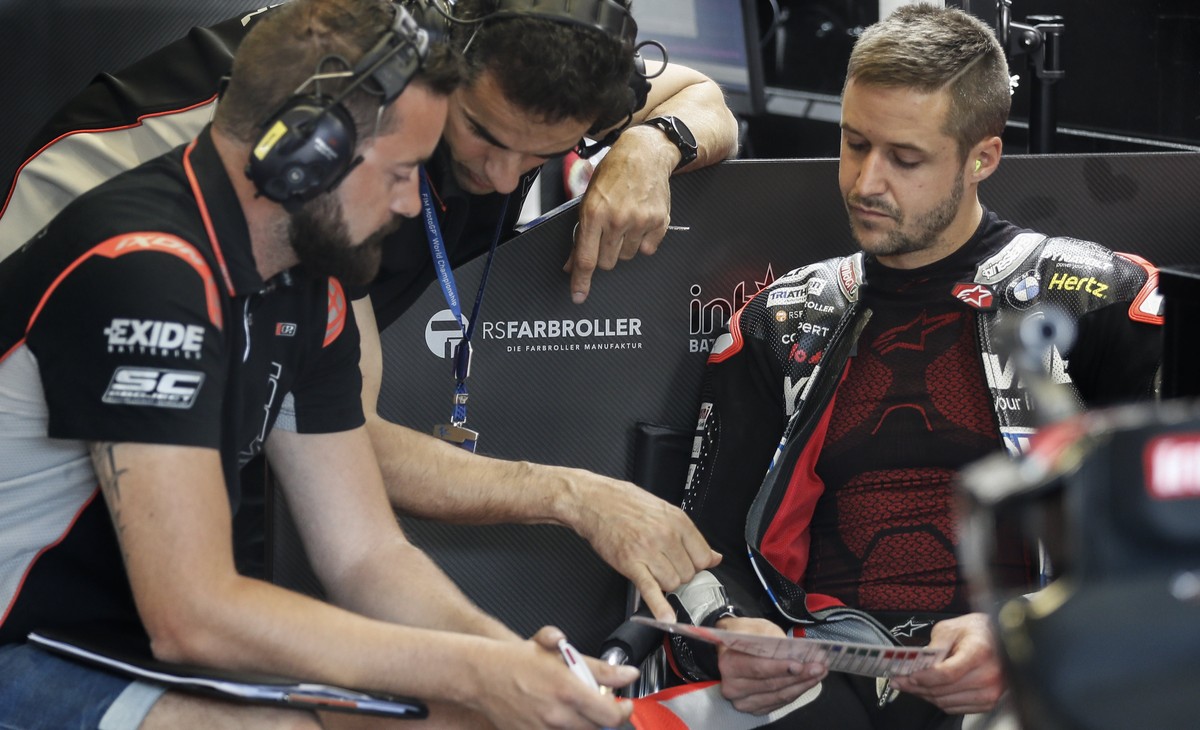 epa07544376 Swiss Moto2 rider Thomas Luthi (R) of Dynavolt Intact GP during the free practice session of the Motorcycling Grand Prix of Spain 2019 at the Jerez racetrack in Jerez de la Frontera, south ...
