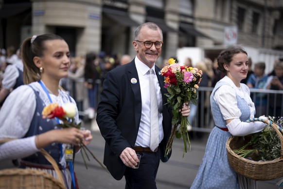 Stadtrat Raphael Golta, Vorsteher des Sozialdepartements am traditionellen Umzug der Zuenfte am Zuercher Sechselaeuten am Montag, 20. April 2026 in Zuerich. (KEYSTONE/Claudio Thoma)