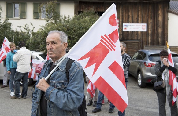 Deceptions des militants pro-jurassiens apres l&#039;annonce des resultats, ce dimanche 17 septembre 2017 a Belprahon. Le 17 septembre, les citoyens de Moutier doivent choisir entre le maintien dans l ...