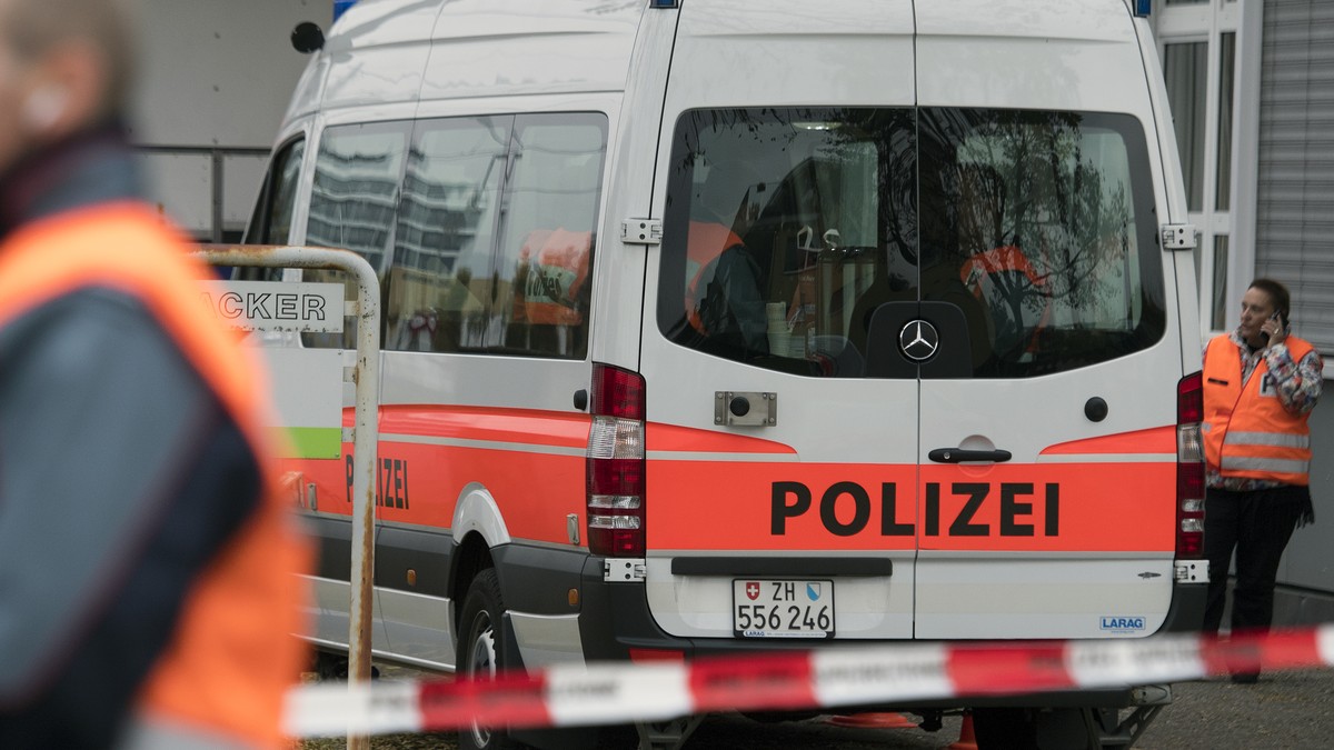 Polizei-Razzia in der An'Nur-Moschee in Winterthur, am Mittwoch, 2. November 2016. 
Am fruehen Mittwochmorgen hat die Kantonspolizei Zürich zusammen mit der Stadtpolizei Winterthur die An'N ...