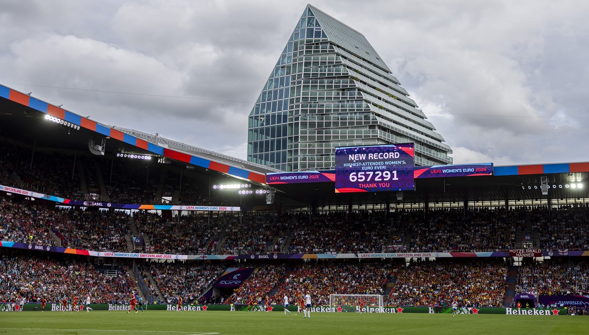 epa12266284 An electronic display shows a new attendance record for a women's EURO tournament during the UEFA Women's EURO 2025 final soccer match between England and Spain, in Basel, Switze ...