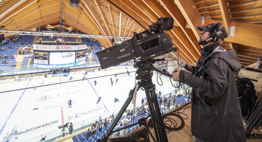 TV man before the game between HC Ambri-Piotta and Salavat Yulaev Ufa, at the 93th Spengler Cup ice hockey tournament in Davos, Switzerland, Thursday, December 26, 2019. (KEYSTONE/Melanie Duchene)