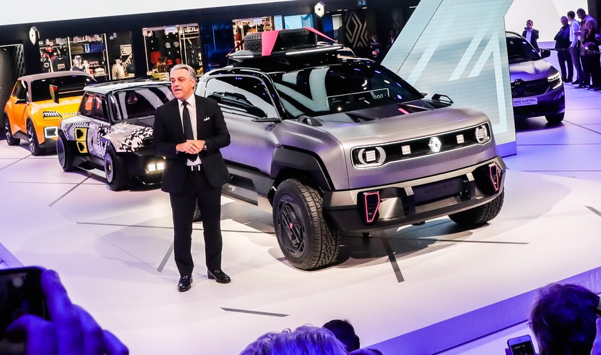 epa10248443 Renault CEO Luca de Meo speaks during the presentation of the new models of the french brand at the Mondial de l'Automobile, the Paris Motor Show, in Paris, France, 17 October 2022. Mondia ...
