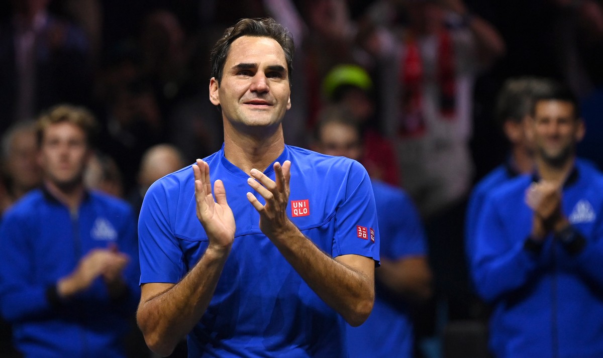 epa10202807 Team Europe player Roger Federer of Switzerland applauds the crowd after playing the doubles match with Rafael Nadal of Spain against Team World double Jack Sock of the US and Frances Tiaf ...