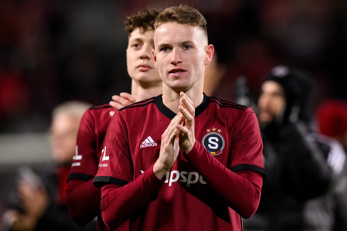 epa10478660 Jakub Jankto of Sparta Prague cheers after the Czech Fortuna Liga match between Sparta Prague and FK Jablonec in Prague, Czech Republic, 19 February 2023. EPA/Vlastimil Vacek