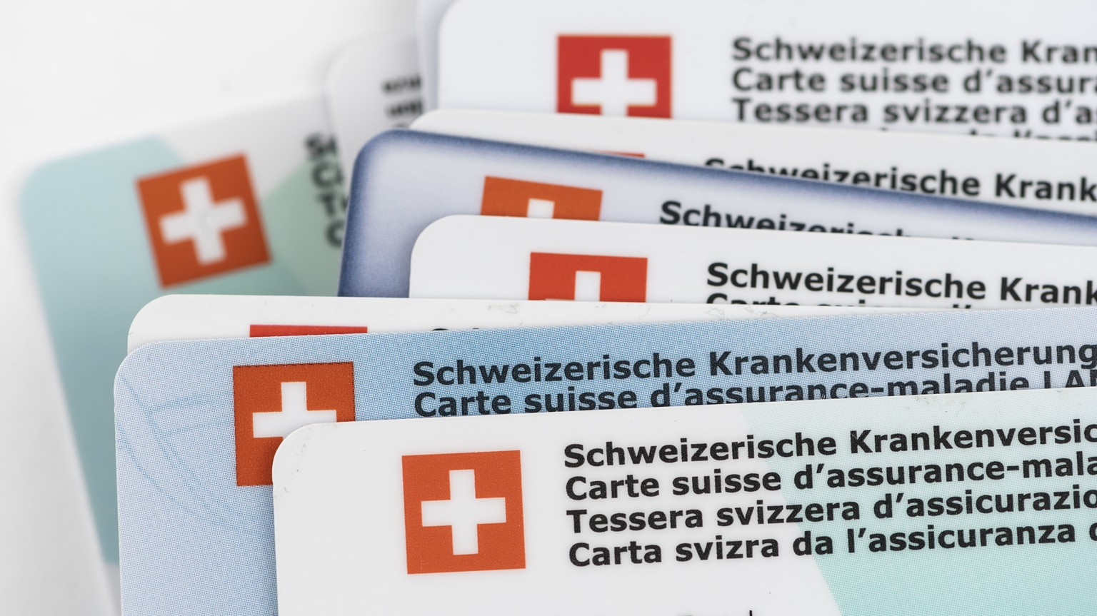 THEMENBILD ZU DEN KRANKENKASSENPRAEMIEN --- [Symbolic Image] Different Swiss health insurance cards, photographed in Zurich, Switzerland, on September 9, 2019. (KEYSTONE/Christian Beutler)..[Symbolbil ...