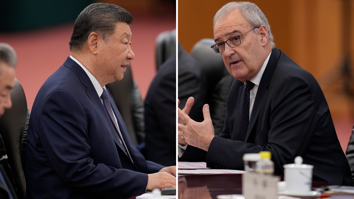 Le président de la Confédération Guy Parmelin (à dr.) et le président chinois Xi Jinping ont signé un accord de libre-échange modernisé entre la Suisse et la Chine.