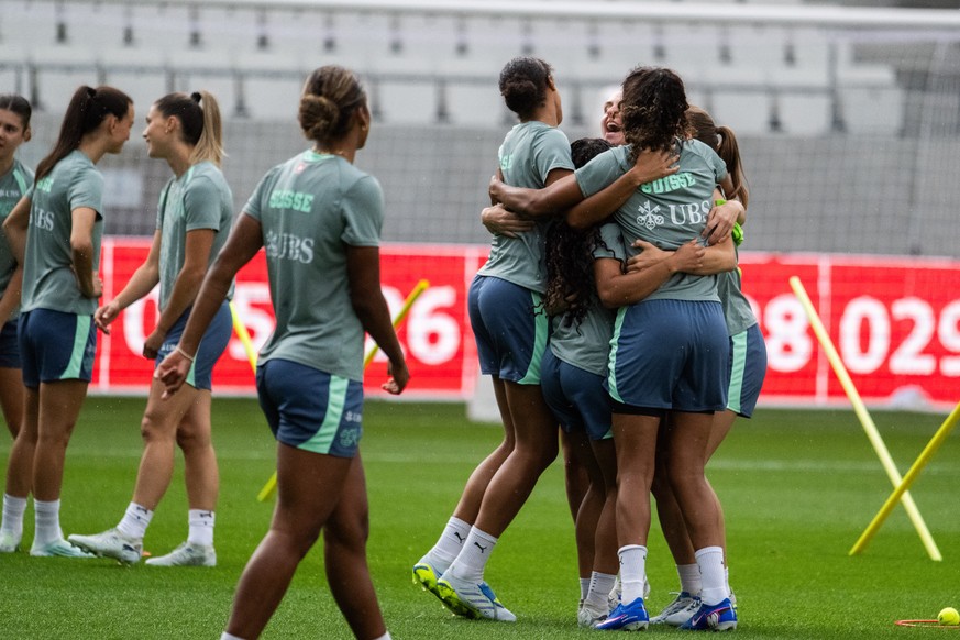KEYPIX - The players of the Swiss womens national football team during a training session ahead of the World Cup qualifier between Switzerland and Malta at the new AIL Arena in Lugano on Thursday 4 J ...