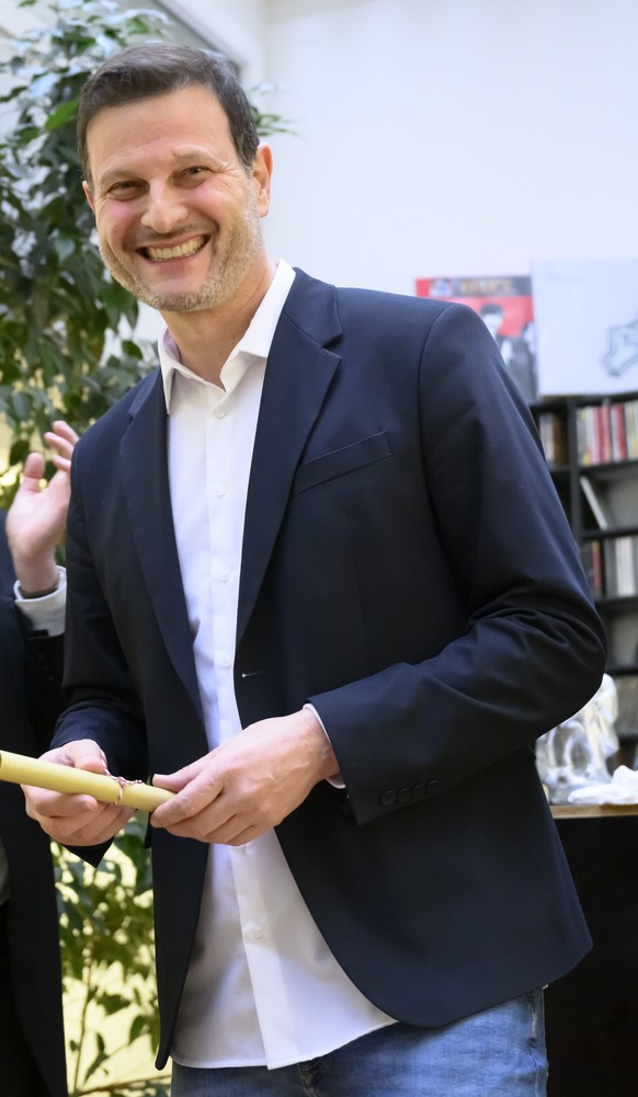 Le laureat de la mention &quot;Unique unicite&quot; Fabrice Moscheni, depute UDC au Grand Conseil vaudois lors de la ceremonie du Grand Prix du Maire de Champignac 2024 ce samedi 14 decembre 2024 a La ...