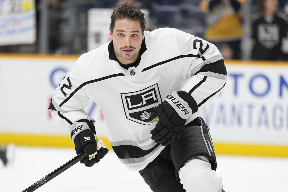 Los Angeles Kings left wing Kevin Fiala (22) warms up before the team's NHL hockey game against the Nashville Predators, Wednesday, Jan. 31, 2024, in Nashville, Tenn. (AP Photo/George Walker IV)
 ...