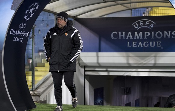 Urs Fischer, head coach of Switzerland&#039;s FC Basel 1893, during a training session in the Natsionalen Stadion Vasil Levski in Sofia, Bulgaria, on Tuesday, November 22, 2016. Switzerland&#039;s FC  ...