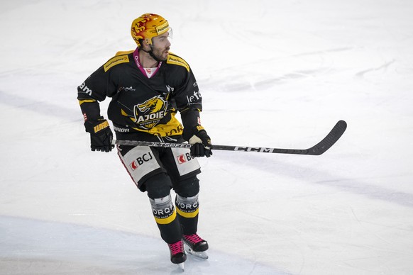 Ajoies PostFinance Top Scorer Philip-Michael Devos beim Eishockey-Qualifikationsspiel der National League zwischen dem HC Ajoie und dem Geneve-Servette HC in der Raiffeisen Arena in Porrentruy, am Son ...