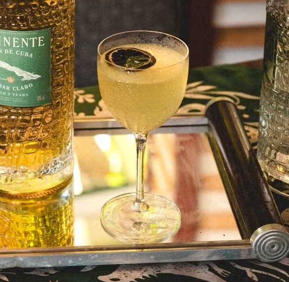 Eminente Daiquiri Claro - Sommer-Cocktails
https://www.eminente.com/en/cocktail/eminente-daiquiri-claro