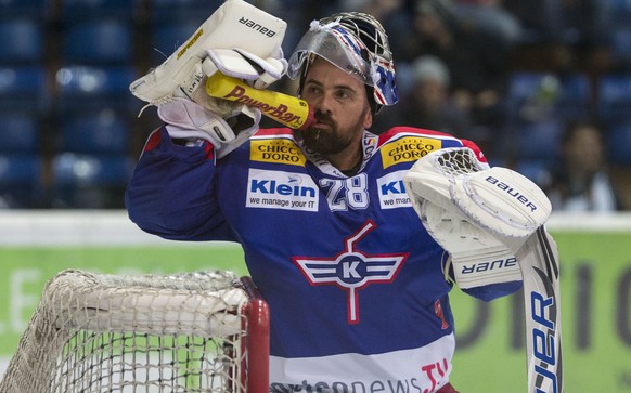 EHC Kloten Torhueter Martin Gerber waehrend dem Eishockey-Meisterschaftsspiel der National League A zwischen dem EHC Kloten und dem EHC Biel am Samstag, 18. Februar 2017, in der SWISS Arena in Kloten. ...