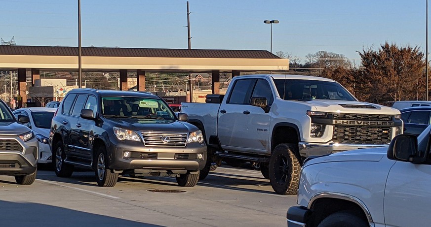 lexus GX chevrolet silverado truck yeah autos 4x4 offroader https://twitter.com/heatxdeath/status/1338979670629429249/photo/1