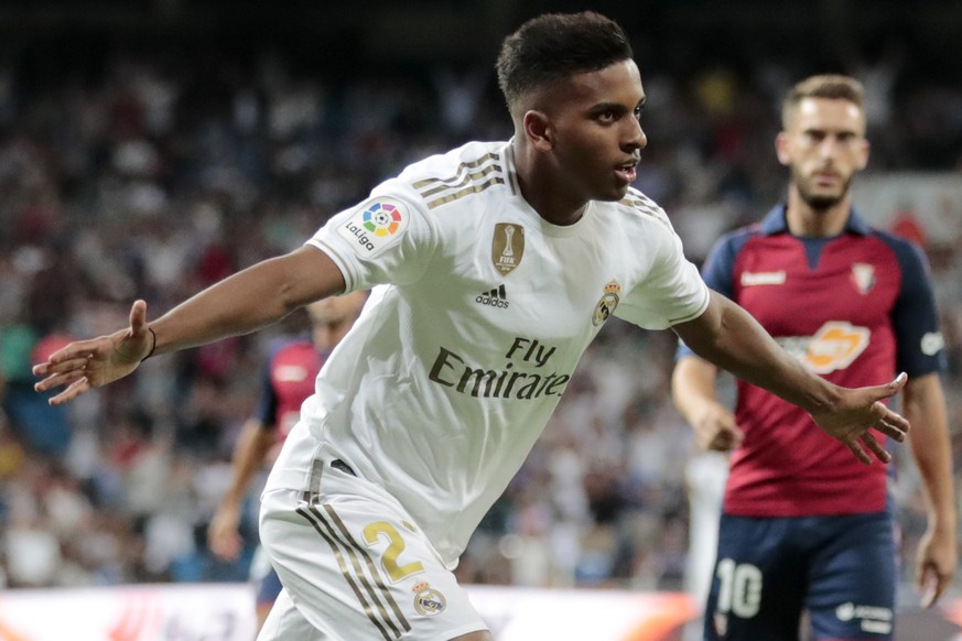 Real Madrid&#039;s Rodrygo celebrates scoring his side&#039;s 2nd goal, during the Spanish La Liga soccer match between Real Madrid and Osasuna at the Santiago Bernabeu stadium in Madrid, Spain, Wedne ...