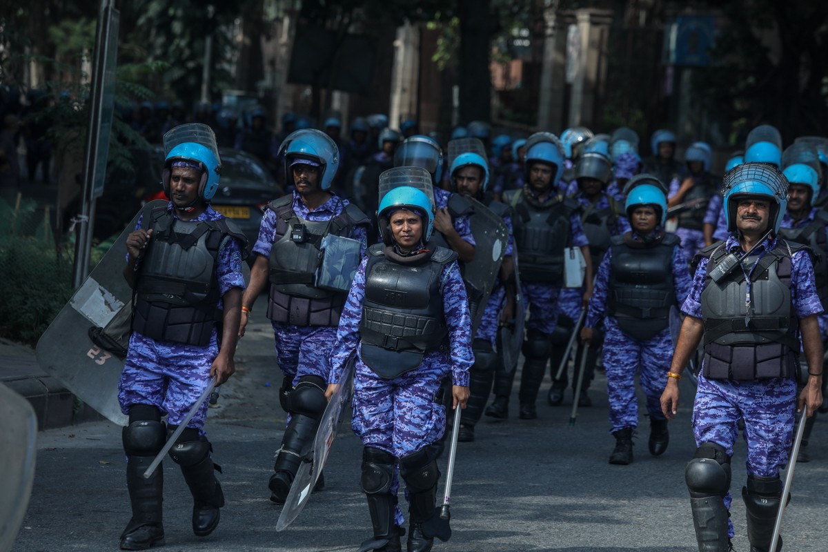 epa13293660 Rapid Action Force personnel stand guard as the Cockroach Janta Party (CJP) take part in a protest demanding the resignation of Chief Election Commissioner Gyanesh Kumar in Central New Del ...