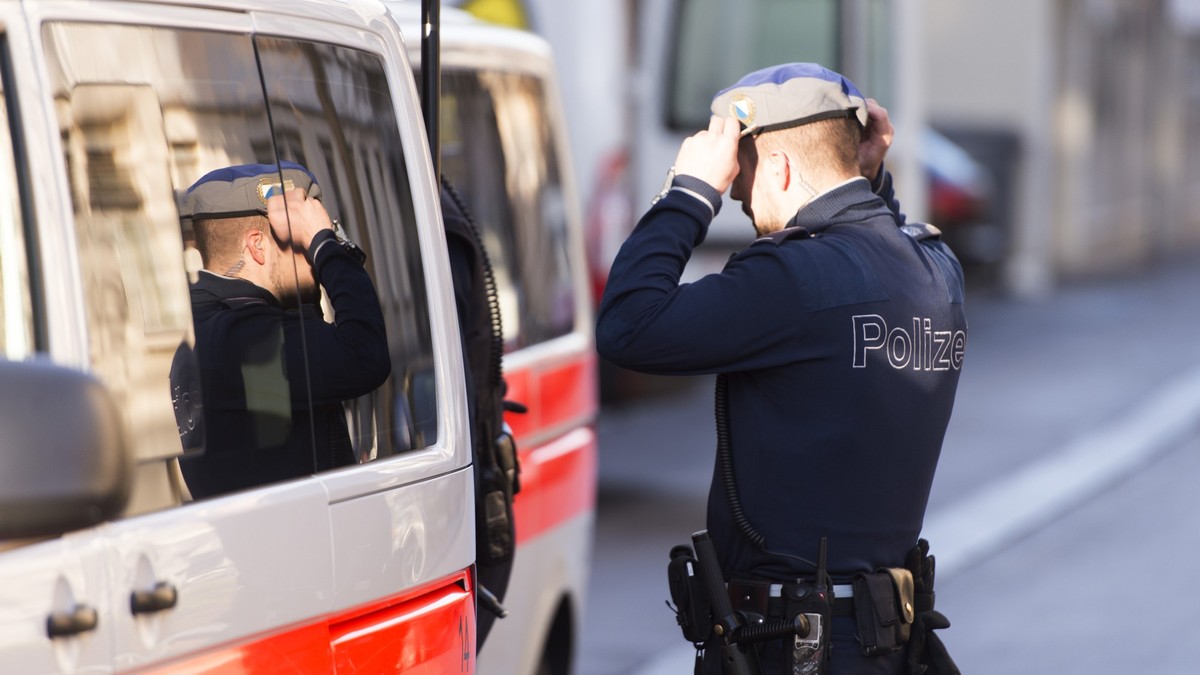 Internes-Polizeisystem-als-Unterhaltungsapp-Whistleblower-belastet-Stapo-Z-rich