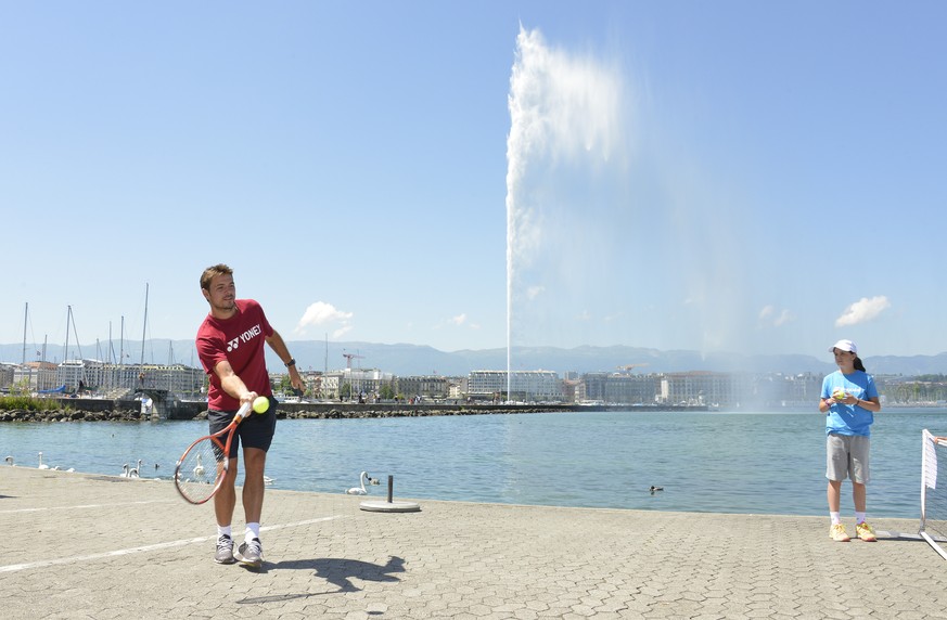 Genfer Wahrzeichen: Wawrinka beim Plausch mit dem Jet d'Eau im Hintergrund.