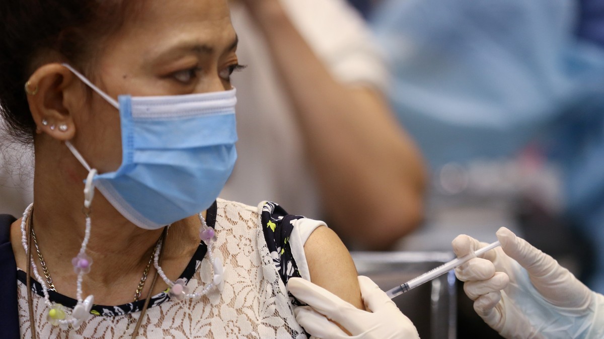 epa10374546 A woman receives a dose of a COVID-19 vaccine booster at a vaccination center set up in a luxury shopping mall in Bangkok, Thailand, 20 December 2022. Thailand campaigns for people to get  ...