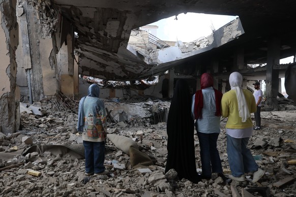 epa12904938 People stand amid the ruble of a mosque that was damaged in an Israeli airstrike in Jibchit village, southern Lebanon, 21 April 2026. Israel and Lebanon have agreed to a 10-day ceasefire,  ...