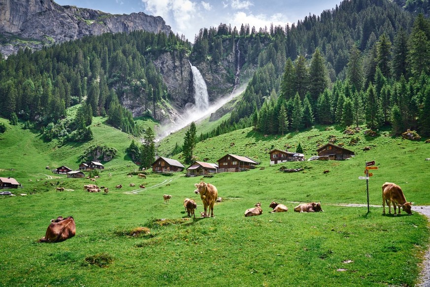 Rauszeit nach hinten wandern Schächental Stäubenfall Schweiz Wandern
