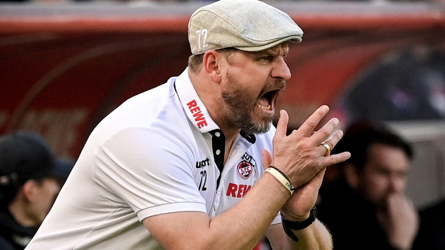 epa09543427 Cologne&#039;s head coach Steffen Baumgart reacts during the German Bundesliga soccer match between 1. FC Koeln and Bayer Leverkusen at Rheinenergiestadion in Cologne, Germany, 24 October  ...