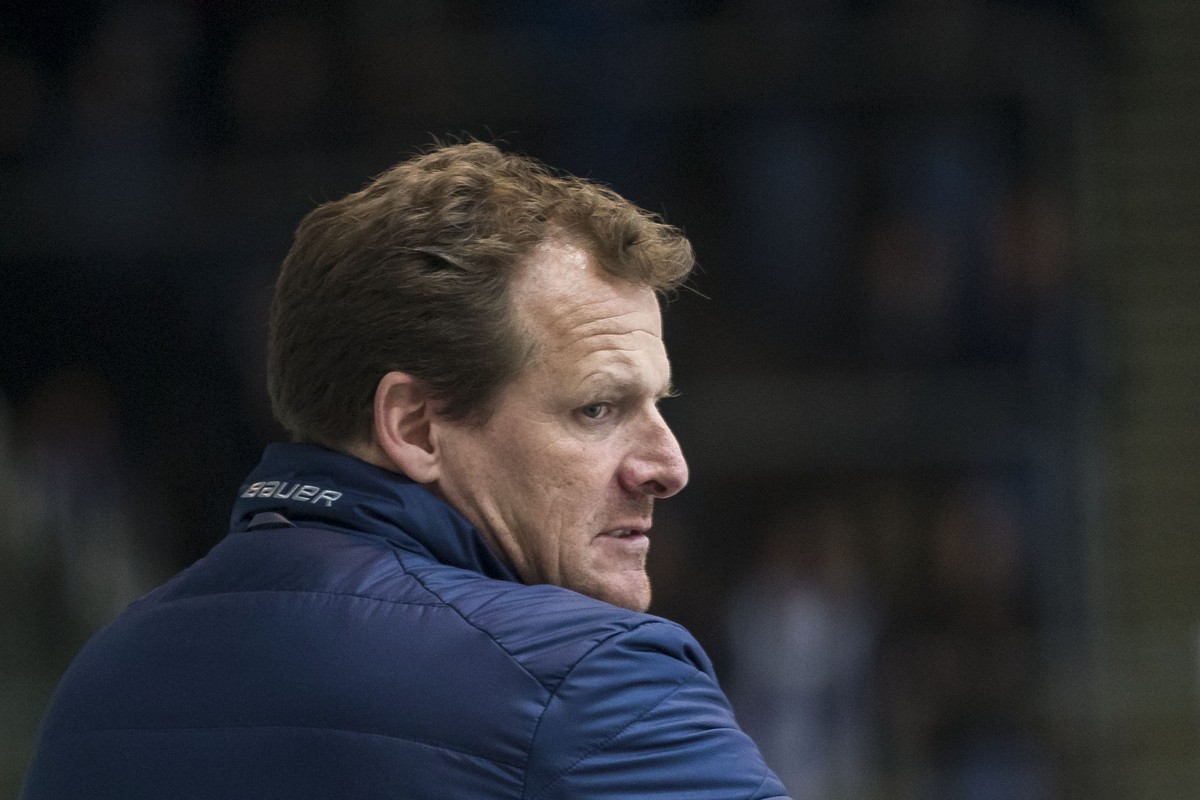 ZUR SUSPENSION VON KEVIN SCHLAEPFER ALS HEADCOACH BEIM EHC KLOTEN STELLEN WIR IHNEN HEUTE, 6. APRIL 2018, FOLGENDES BILDMATERIAL ZUR VERFUEGUNG - EHC Kloten Cheftrainer Kevin Schlaepfer im sechsten Ei ...