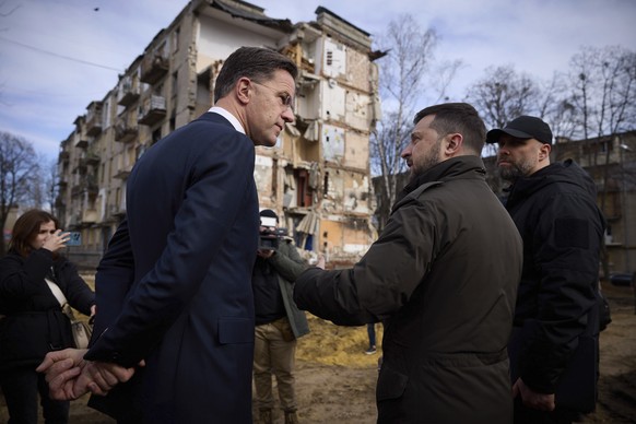 In this photo provided by the Ukrainian Presidential Press Office, Ukrainian President Volodymyr Zelenskyy, centre right, and Prime Minister of the Netherlands Mark Rutte, centre left, look at apartme ...