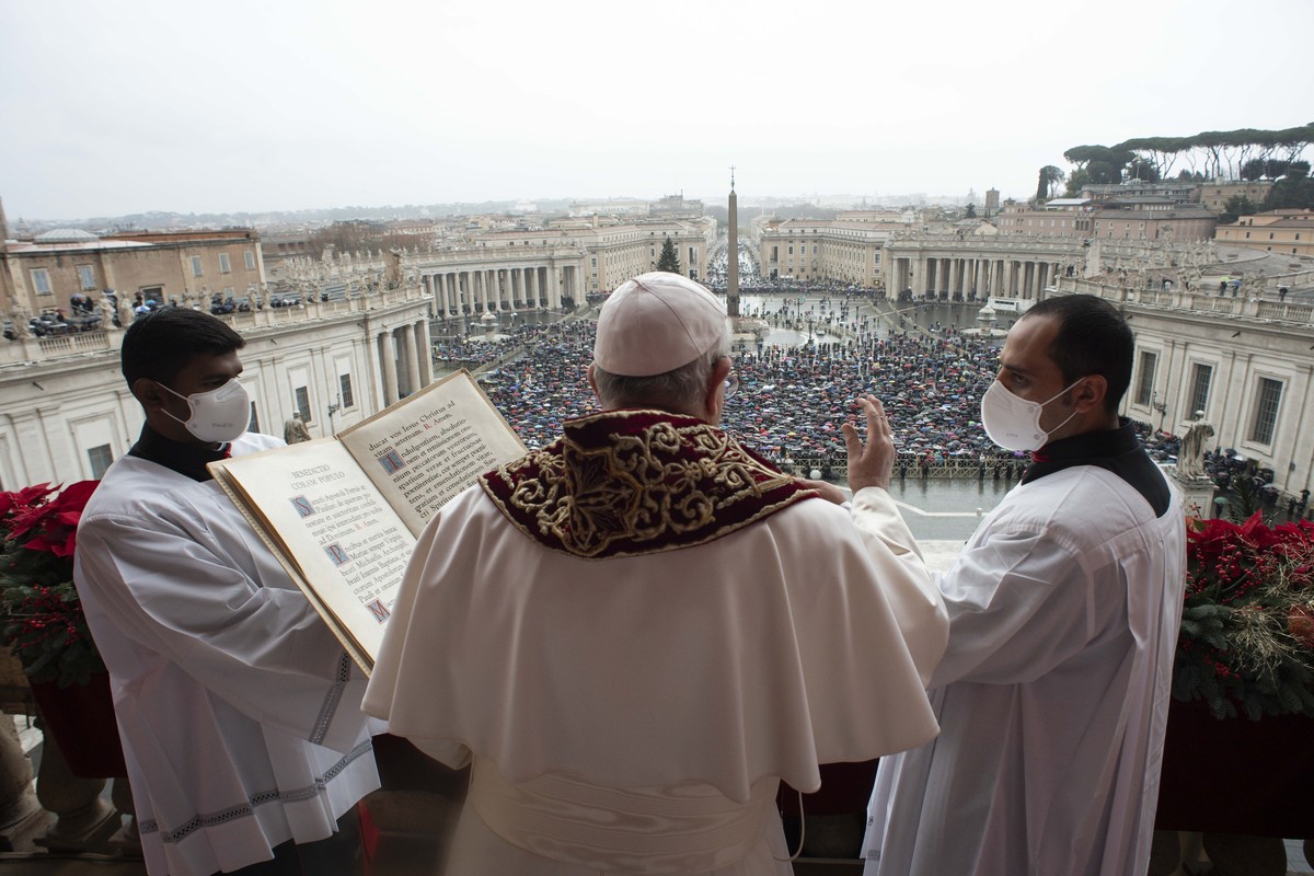 Pope Francis delivers the Urbi et Orbi (Latin for 'to the city and to the world' ) Christmas' day blessing from the main balcony of St. Peter's Basilica at the Vatican, Saturday, D ...