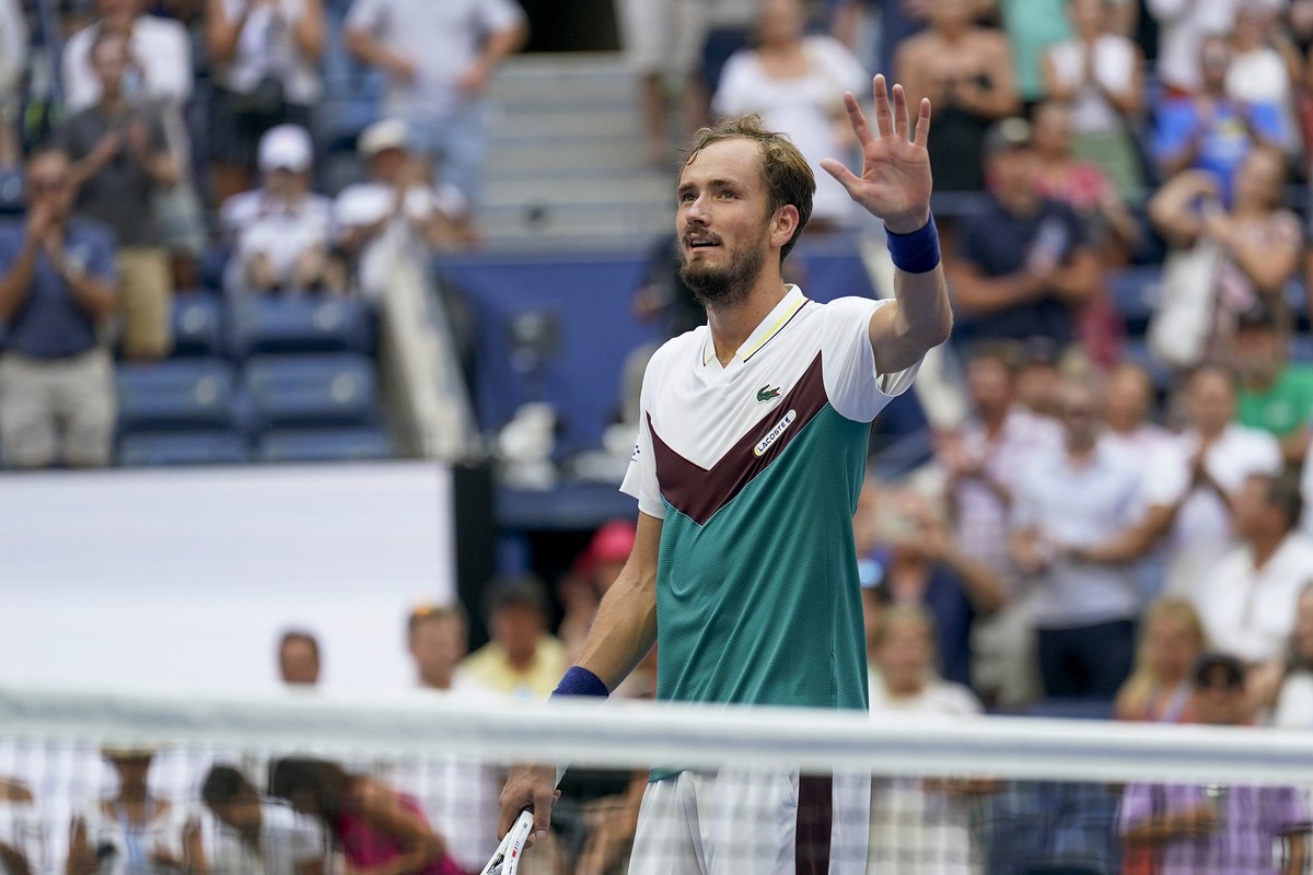 Daniil Medvedev, of Russia, waves to the crowd after defeating Andrey Rublev, of Russia, during the quarterfinals of the U.S. Open tennis championships, Wednesday, Sept. 6, 2023, in New York. (AP Phot ...
