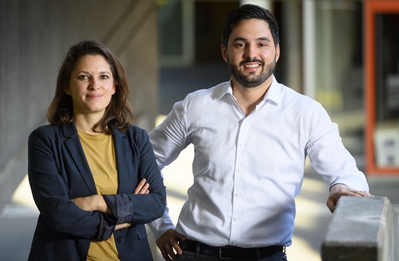 Les candidats a la presidence du Parti Socialiste Suisse, PS, Mattea Meyer, gauche, et Cedric Wermuth, droite, posent pour le photographe lors de l&#039;audition officielle des candidats pour le poste ...