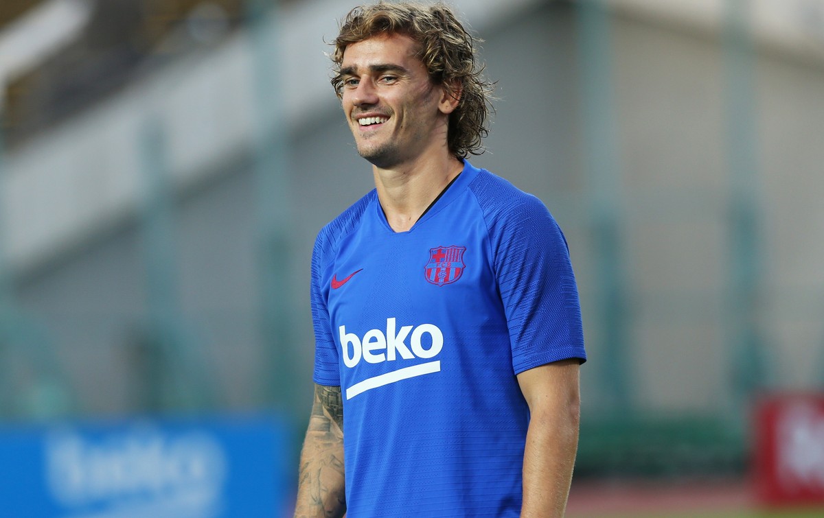 epa07739322 FC Barcelona's forward Antoine Griezmann attends a training session at Kobe Universiade Memorial stadium in Kobe, Japan, 25 July 2019. FC Barcelona will play Vissel Kobe in a pre-seas ...