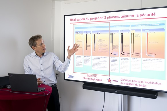 EMBARGO/SPERRFRIST 12:00 --- Olivier Zingg, Directeur Geo-Energie Jura SA, parle lors d'une conference de presse de Geo-Energie Jura suivie d'une partie officielle pour marquer la fin du pre ...