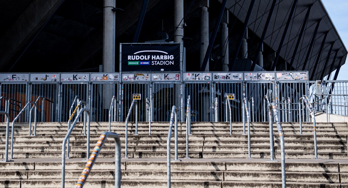 epa08412454 (FILE) - Empty entrance gates at the Rudolf Harbig Stadion, stadium of German second Bundesliga side Dynamo Dresden in Dresden, Germany, 16 March 2020. Second division club Dynamo Dresden  ...