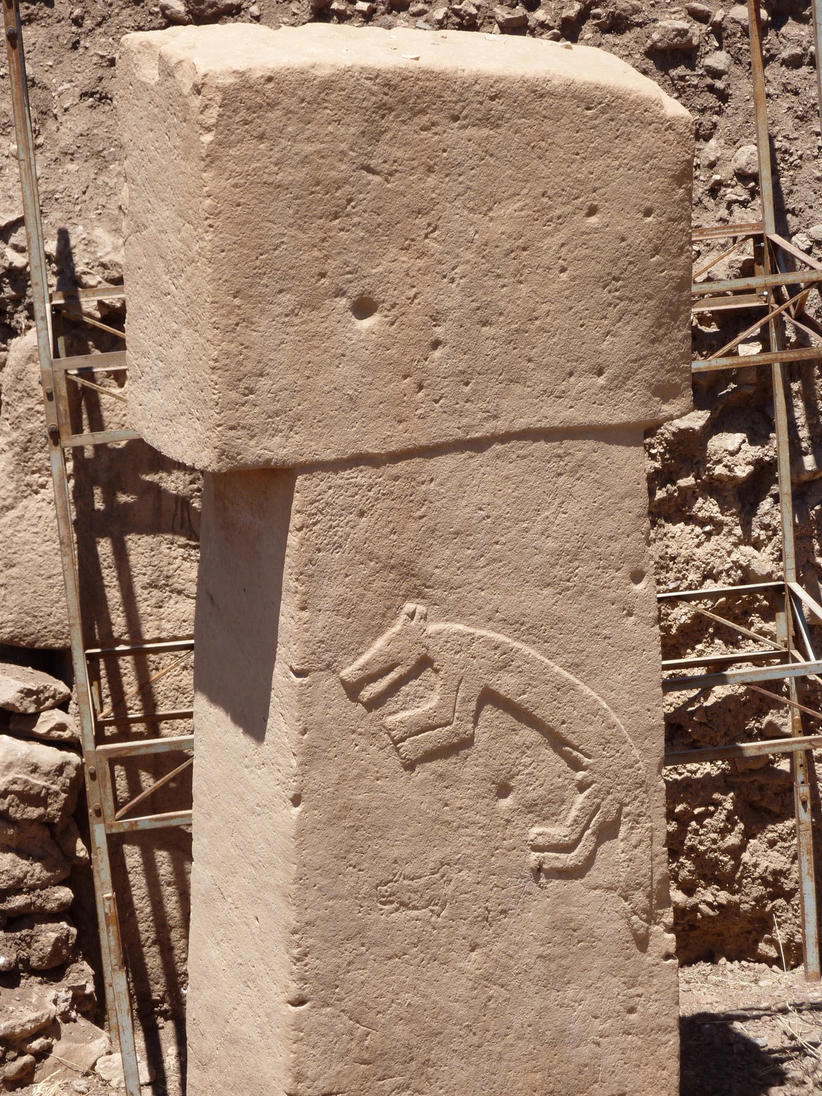 Göbekli Tepe, Steinstele mit Tier-Relief