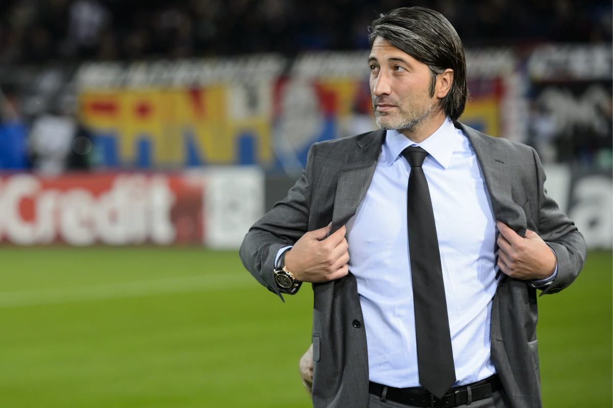 ARCHIV --- MURAT YAKIN WIRD GEMAESS UEBEREINSTIMMENDEN MEDIENBERICHTEN NEUER TRAINER VON SPARTAK MOSKAU. DAZU STELLEN WIR IHNEN FOLGENDES BILD ZUR VERFUEGUNG --- Basel's head coach Murat Yakin be ...