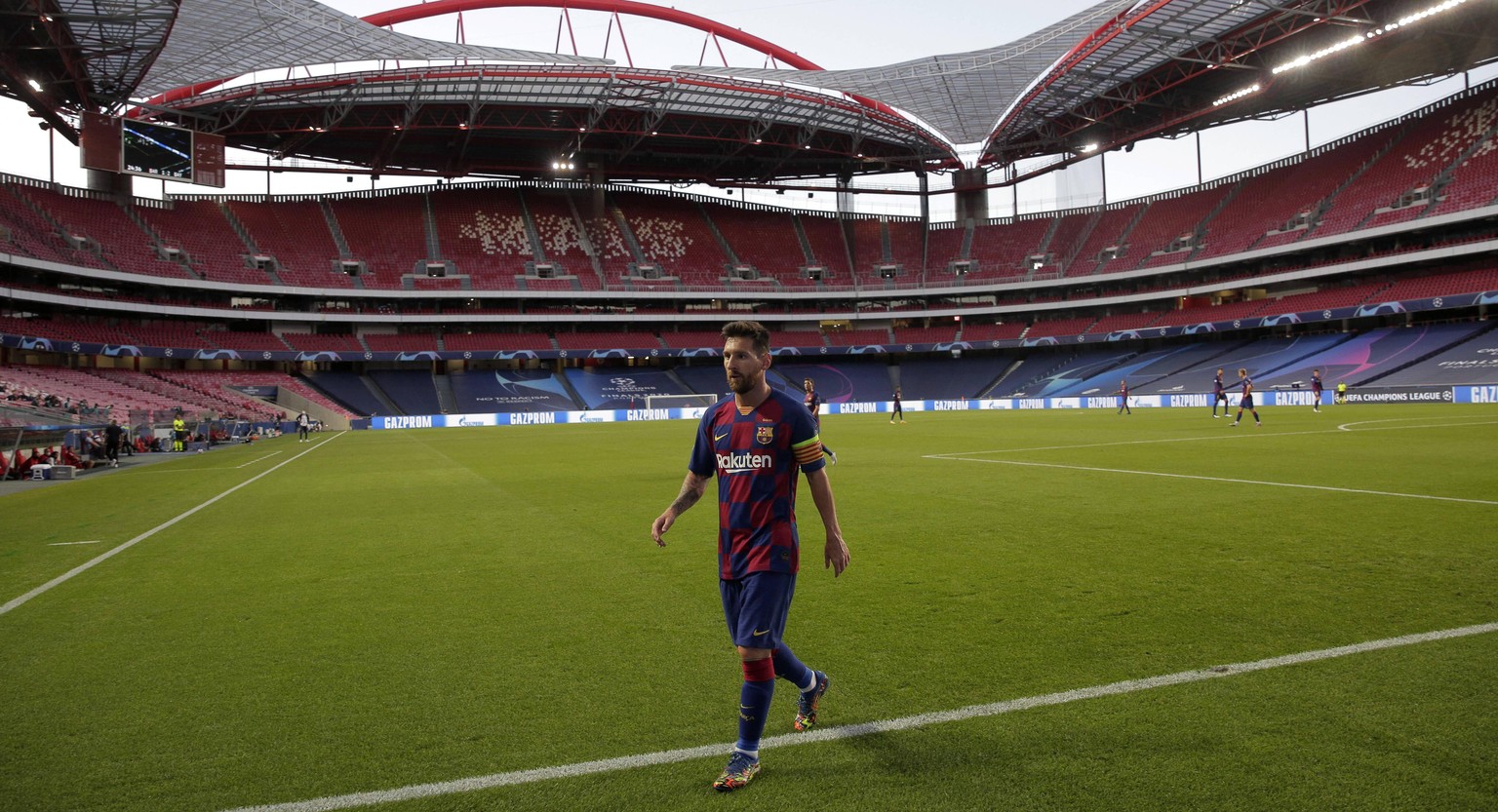 FOOTBALL : FC Barcelone vs Bayern Munich - 1/4 - Phase finale - UEFA Ligue des Champions - Final 8 - Lisbonne - 14/08/2020 LISBON, PORTUGAL - AUGUST 14: Lionel Messi of FC Barcelona, Barca walks on du ...