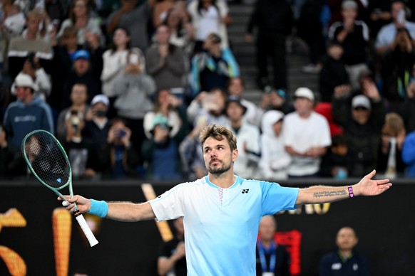 <p>Stan Wawrinka lässt sich nach über viereinhalb Stunden für den Einzug in die 3. Runde feiern.</p>