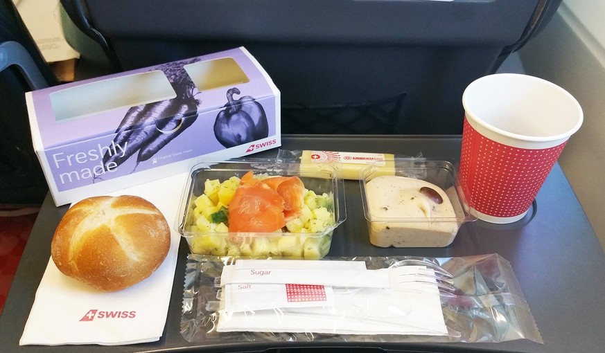 swiss airlines food essen reisen flugzeug flugverkehr https://www.inflightfeed.com/airlines/